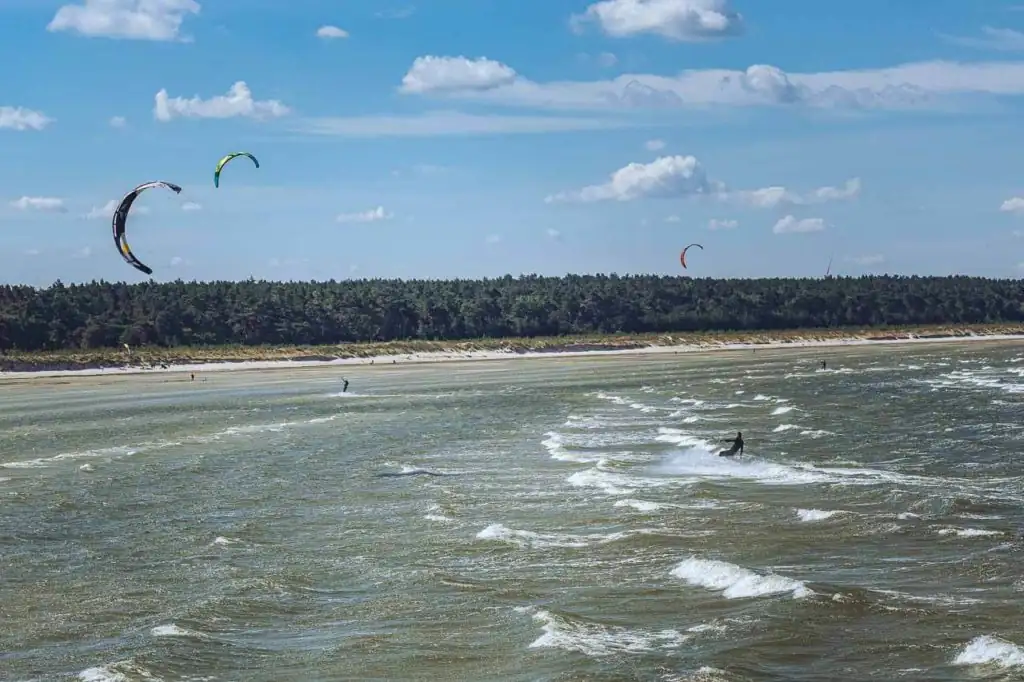 Kitesurfen vor der Marina Lubmin