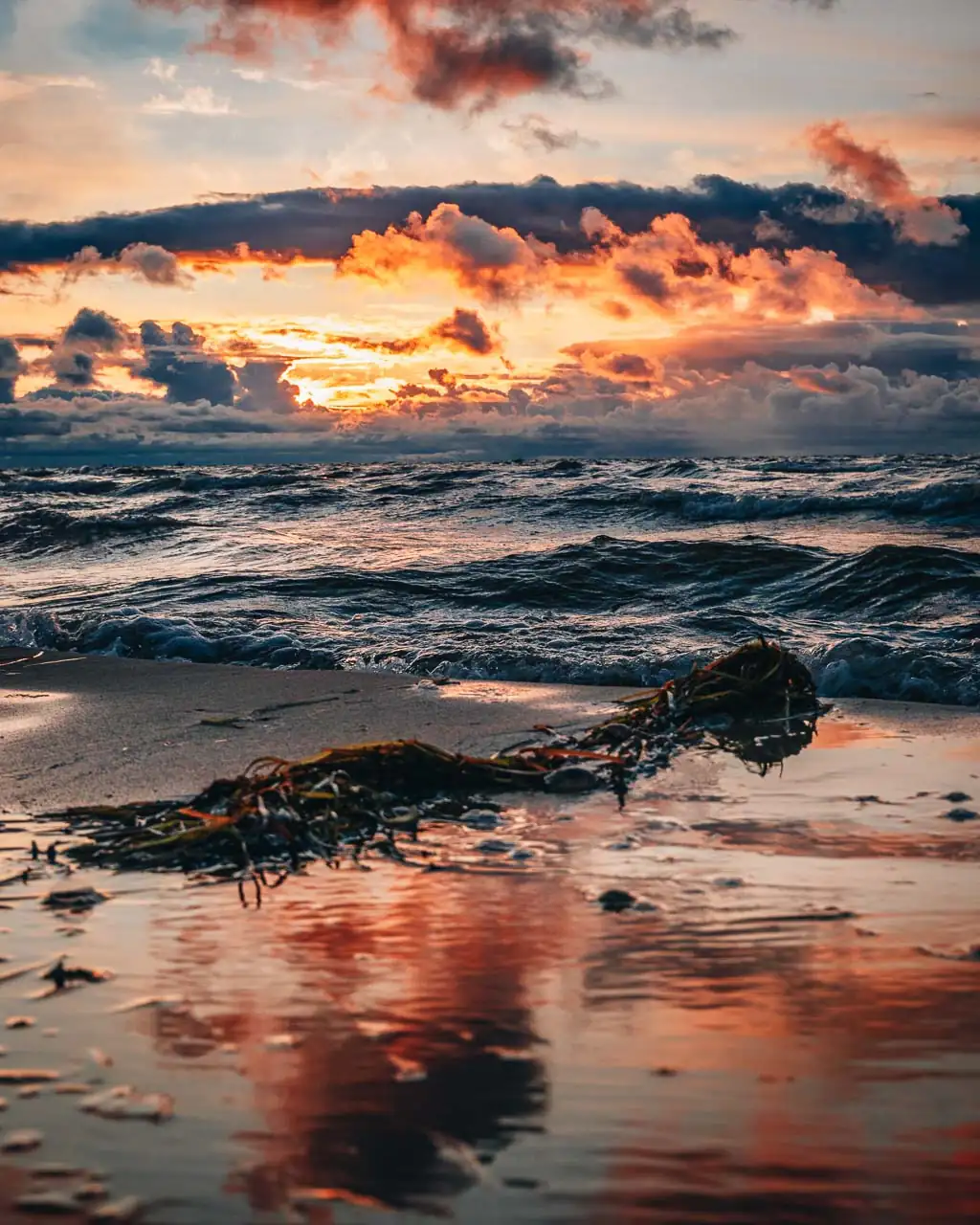 windiger Sonnenuntergang am Strand Lubmin