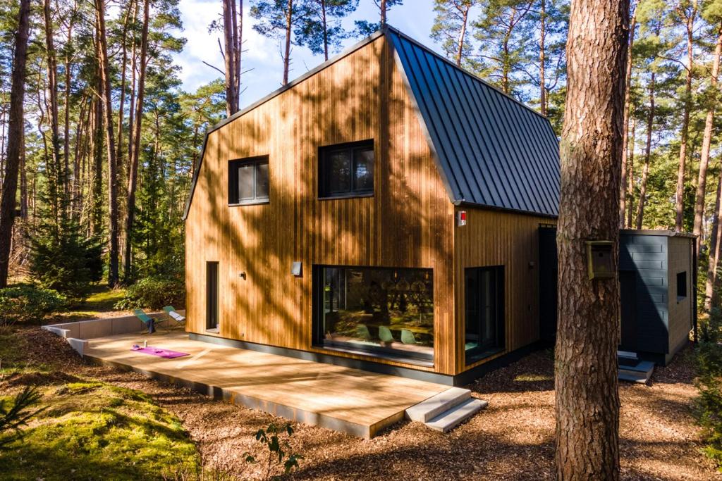 Waldvilla mit Tiny House im Küstenwald